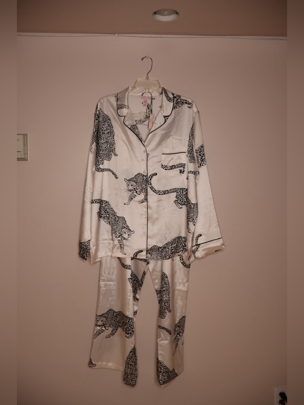 Victoria’s Secret Silky Ivory Leopard Print Pajama Set XL - Picture 2 of 8